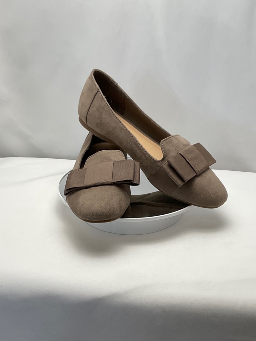 FIONI Women’s 7 Taupe Bow‎ Suede Loafers #0283